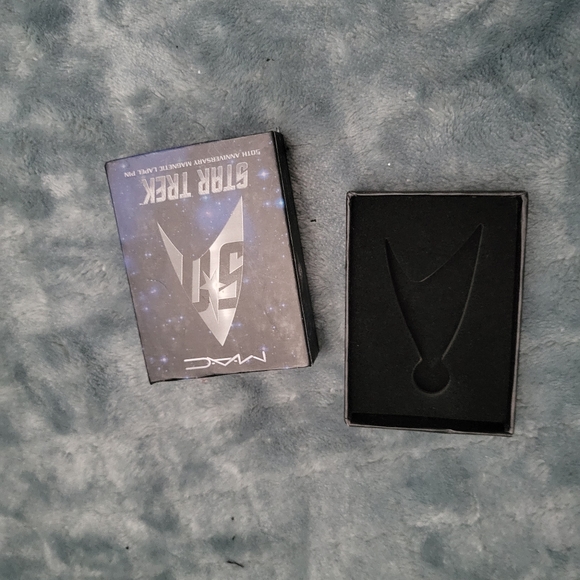 MAC Cosmetics Star Trek Strak Trak Magnetic Pin - Picture 8 of 8
